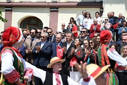 Özgür Özel, Manisa'da 486. Uluslararası Mesir Macunu Festivali Mesir Saçım Töreni’ne katıldı