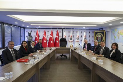 Özgür Özel, Zafer Partisi Genel Başkanı Özdağ’ı ara seçim gündemi ile ziyaret etti: Biz sandık gelene kadar ve bu millet huzur bulana kadar durmayacağız, durmadan çalışacağız!