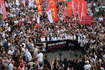 Özgür Özel'in de katıldığı yürüyüşle Hüseyin Can Güner'in gözaltına alınması protesto edildi