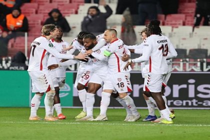 Samsunspor, Kuzey Makedonya ekibi Shkëndija'yı sahasında 4-0 mağlup ederek son 16 turuna yükseldi