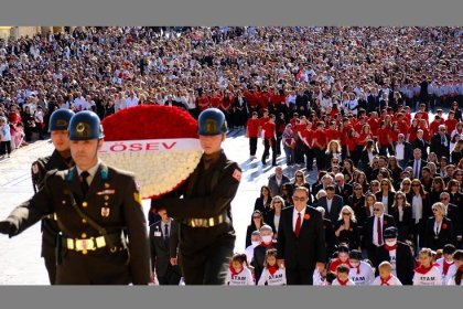 Türkiye LÖSEV için tek yürek oldu: 100 bin kişi Anıtkabir’de buluştu