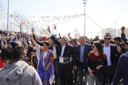 Tutuklu eski Diyarbakır Belediye Başkanı Dr. Selçuk Mızraklı'dan paylaşım: 'Yarın, yeniden, umut ve sevda ile birlikte'