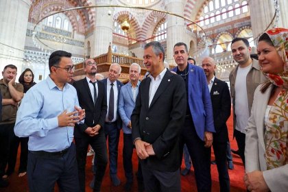 YENİ Parti Genel Başkanı Özgür Özel, Edirne'de Selimiye Camii'ni ziyaret etti