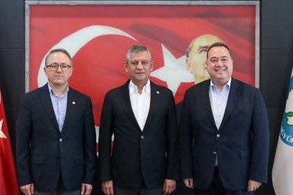 YENİ Parti Genel Başkanı Özgür Özel Manisa’da, Büyükşehir Belediye Başkanı Besim Dutlulu'yu ziyaret etti