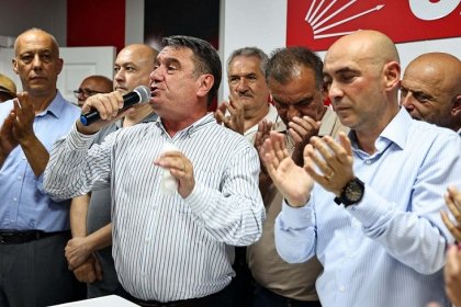Zonguldak Belediye Başkanı Erdem ve 16 meclis üyesi CHP'den istifa ederek YENİ Parti'ye katıldı